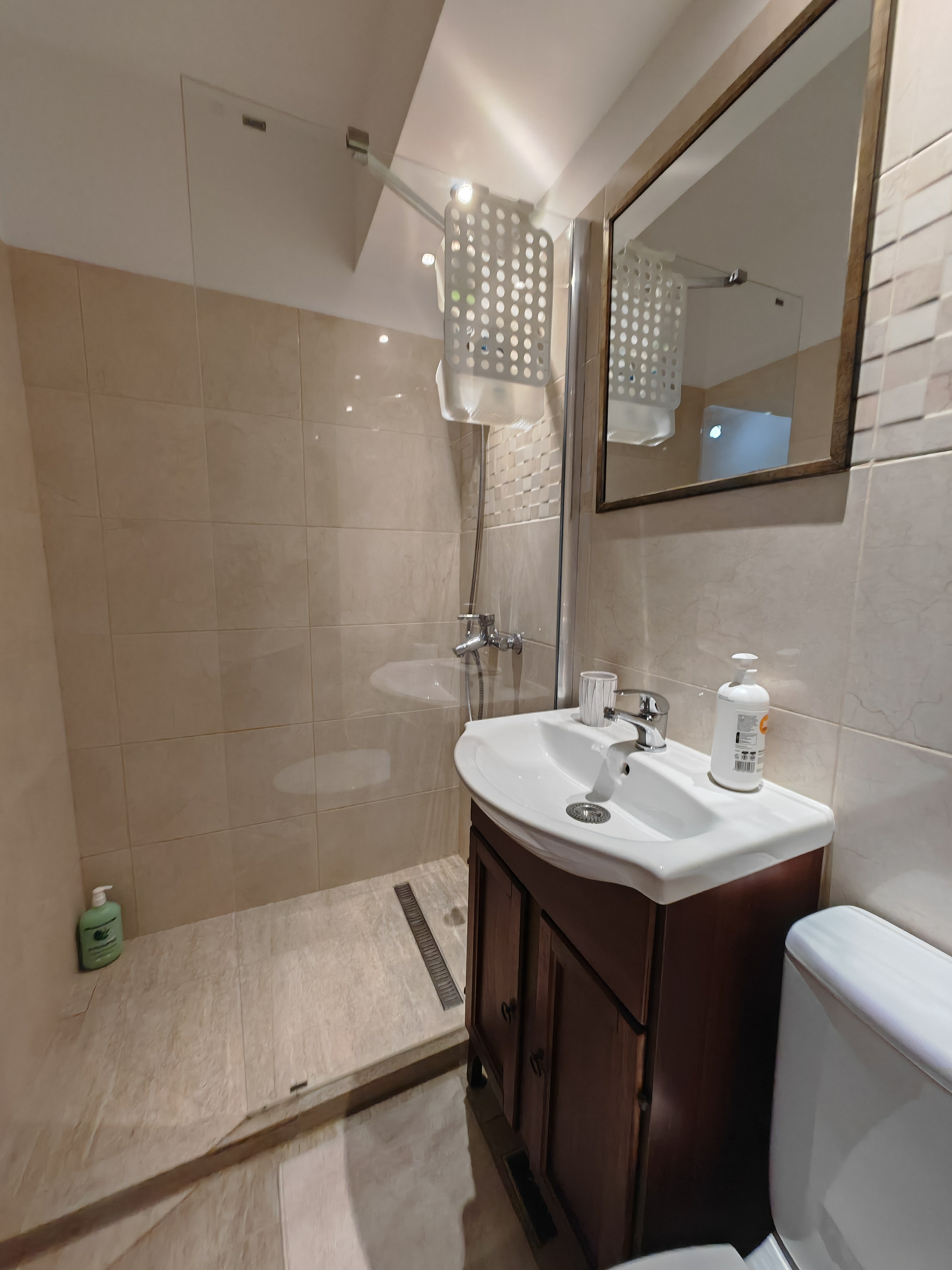 Baie cu duș walk-in